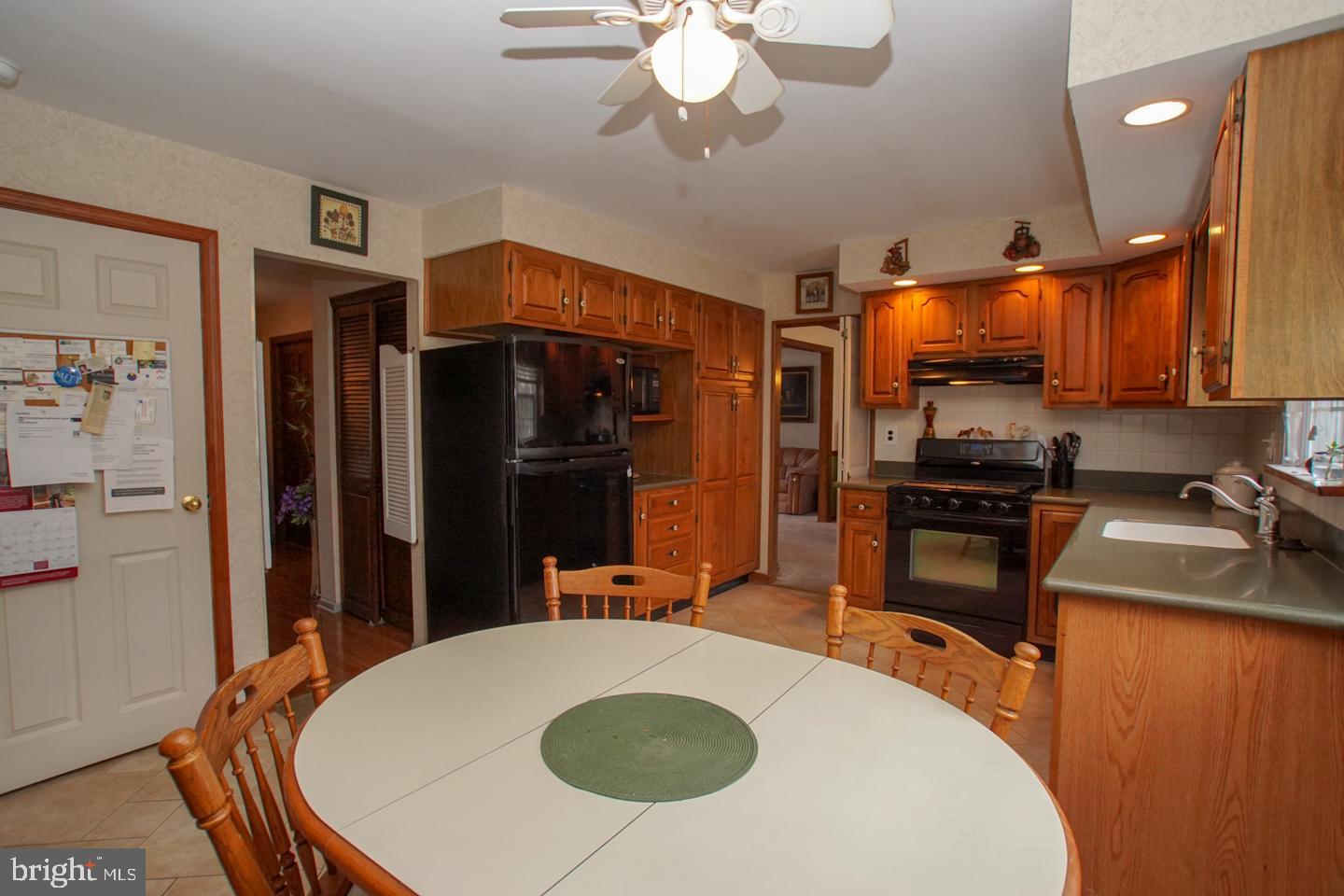 560 Parmentier Road Warminster, PA 18974 - Photo 18 of 48
