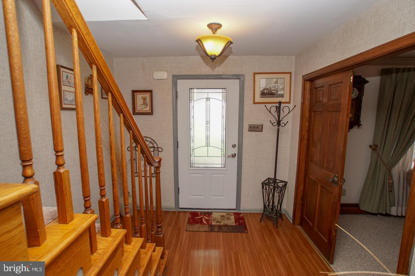560 Parmentier Road Warminster, PA 18974 - Photo 4 of 48