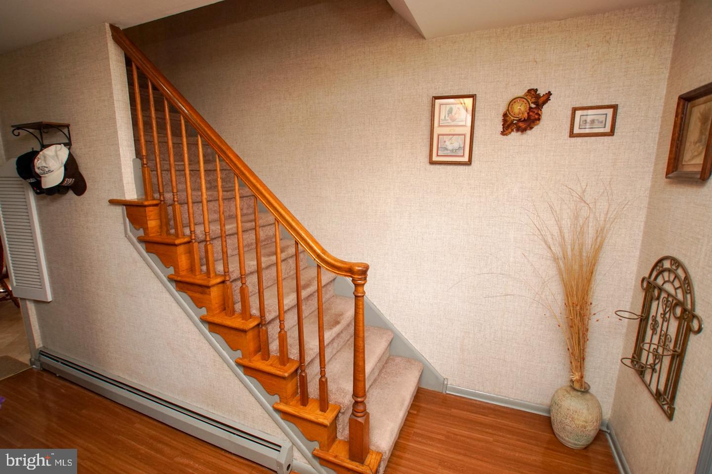 560 Parmentier Road Warminster, PA 18974 - Photo 5 of 48