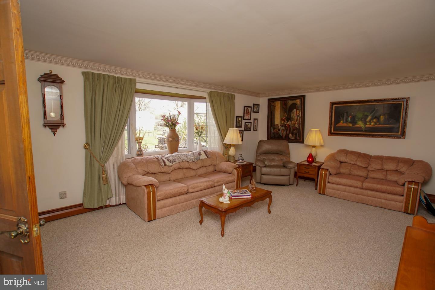 560 Parmentier Road Warminster, PA 18974 - Photo 7 of 48