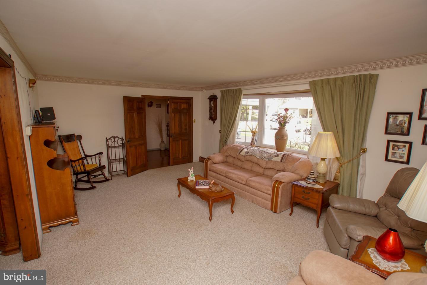 560 Parmentier Road Warminster, PA 18974 - Photo 8 of 48