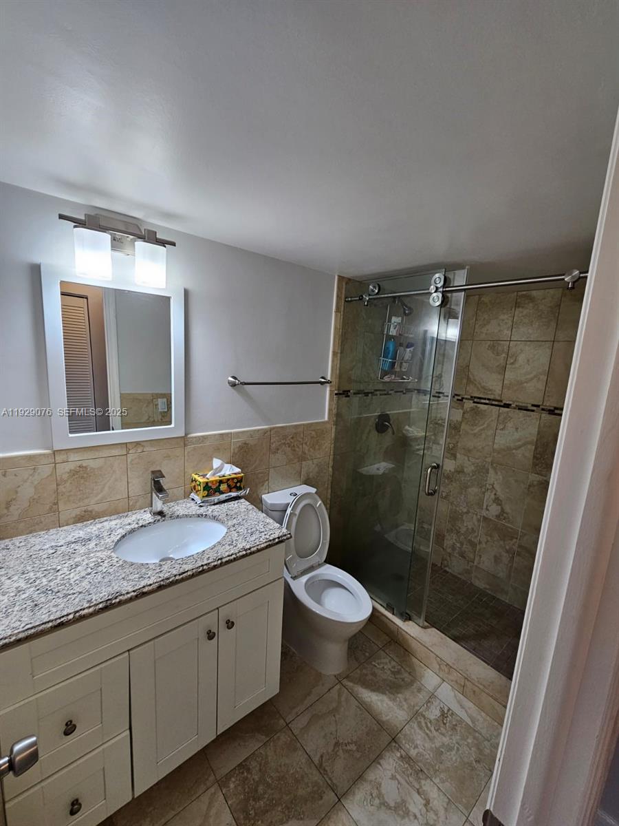 9273 Collins Avenue, Unit 408 Surfside, FL 33154 - Photo 18 of 30