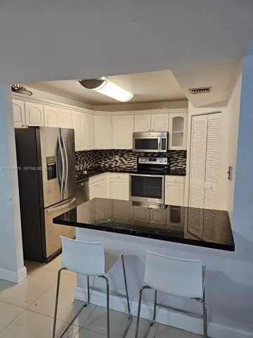 $4,600 | 9273 Collins Avenue, Unit 408, Surfside, FL 33154