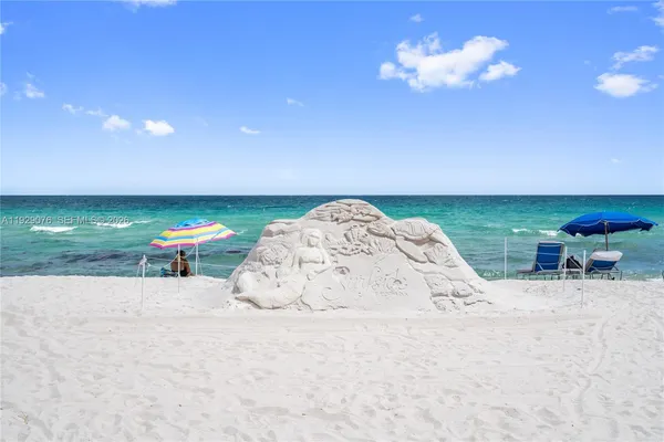 $3,900 | 9273 Collins Avenue, Unit 408, Surfside, FL 33154