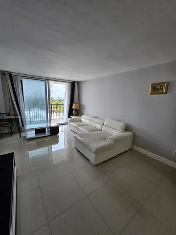 $4,600 | 9273 Collins Avenue, Unit 408, Surfside, FL 33154