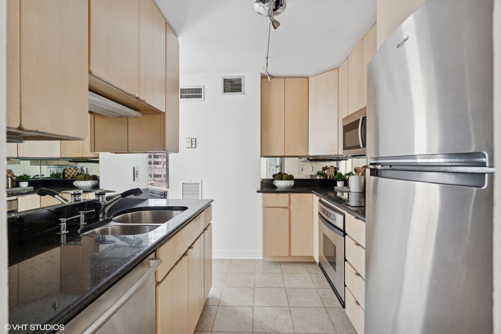 401 East Ontario Street, Unit 809 Chicago, IL 60611 - Photo 8 of 23