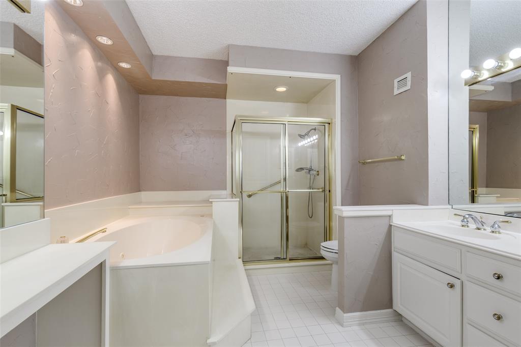 5200 Keller Springs Road, Unit 824 Dallas, TX 75248 - Photo 8 of 26 a bathroom with a tub sink and mirror