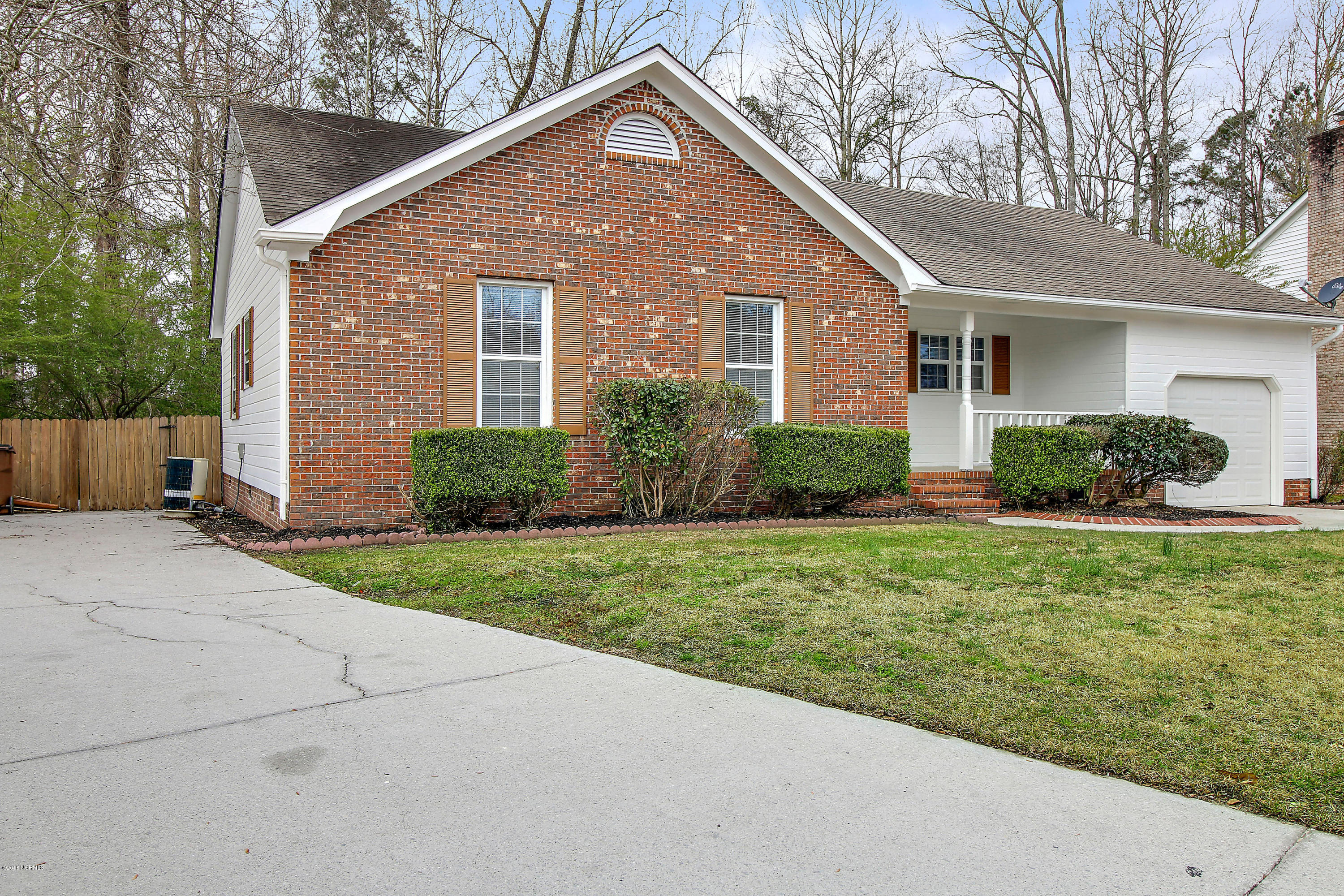 122 Raintree Circle Jacksonville, NC 28540 - Photo 2 of 21 IMG_7357-5