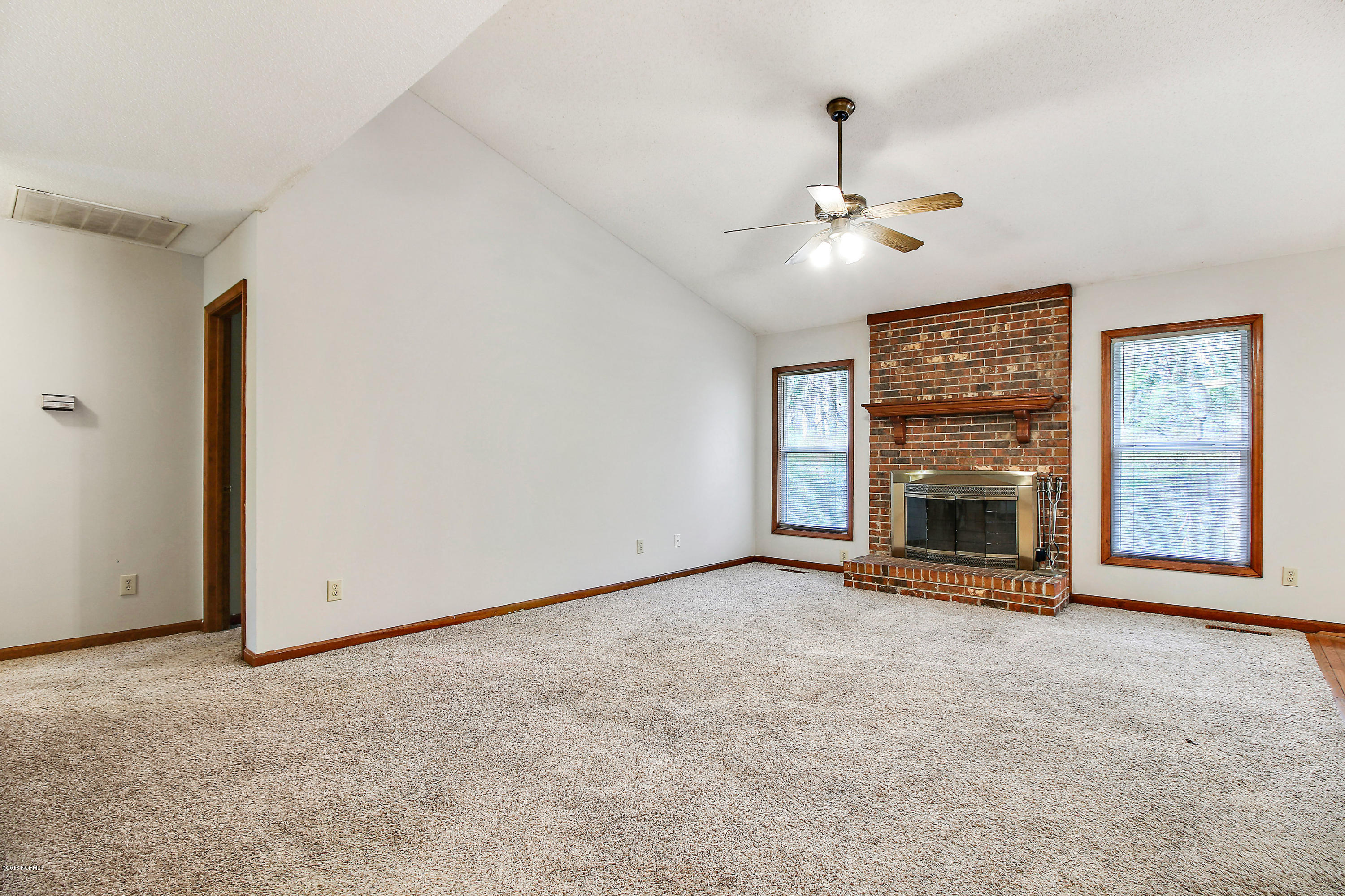 122 Raintree Circle Jacksonville, NC 28540 - Photo 7 of 21 IMG_7272