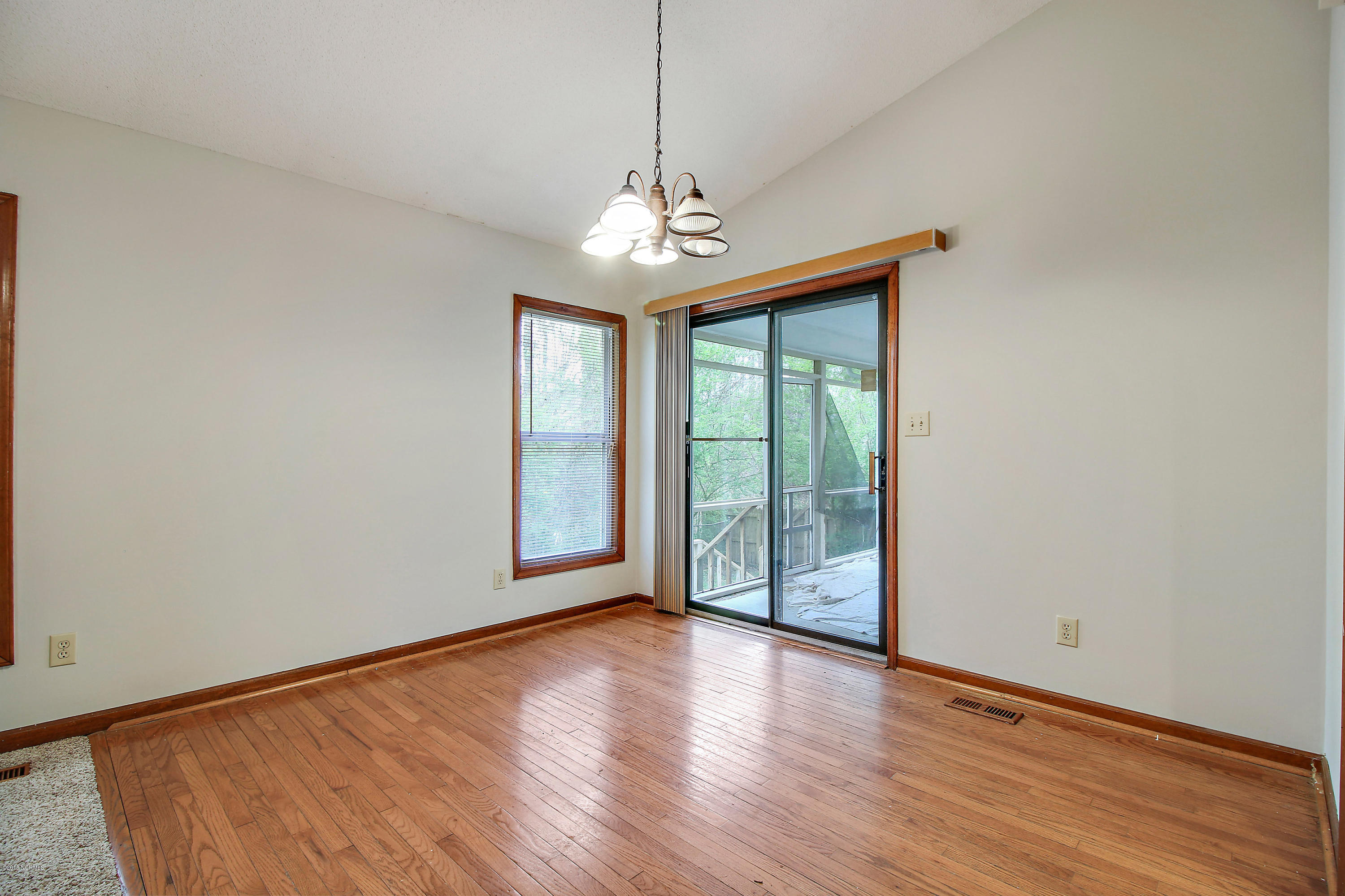 122 Raintree Circle Jacksonville, NC 28540 - Photo 10 of 21 IMG_7293