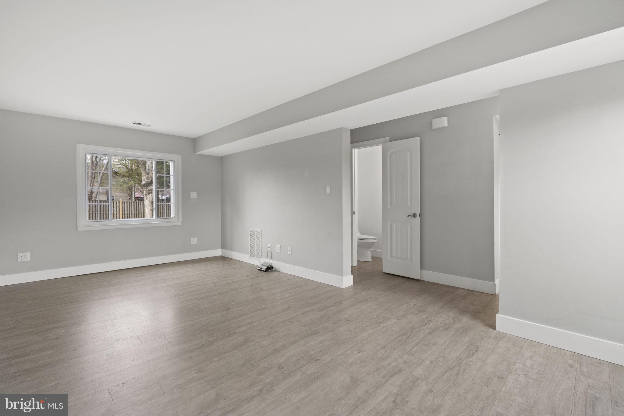 5673 Roundtree Drive Woodbridge, VA 22193 - Photo 7 of 24