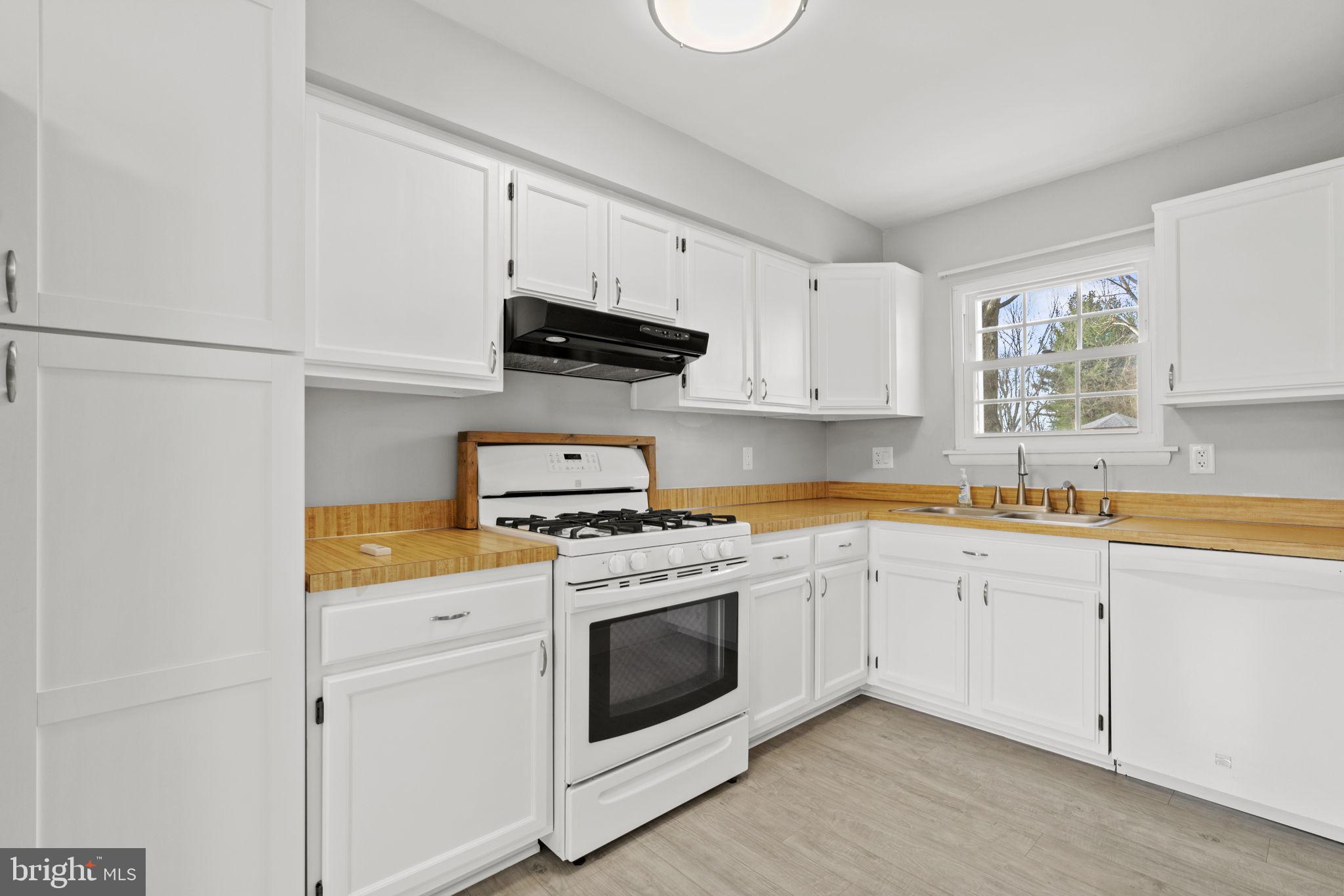 5673 Roundtree Drive Woodbridge, VA 22193 - Photo 9 of 24