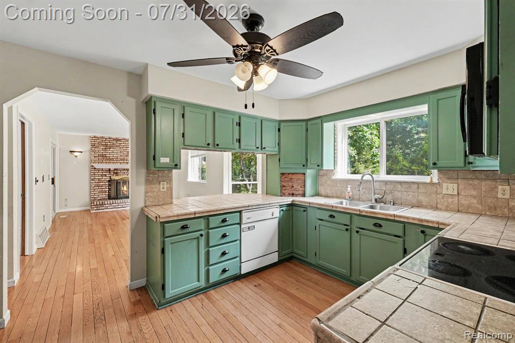 1413 South Irish Road Davison, MI 48423 - Photo 5 of 23