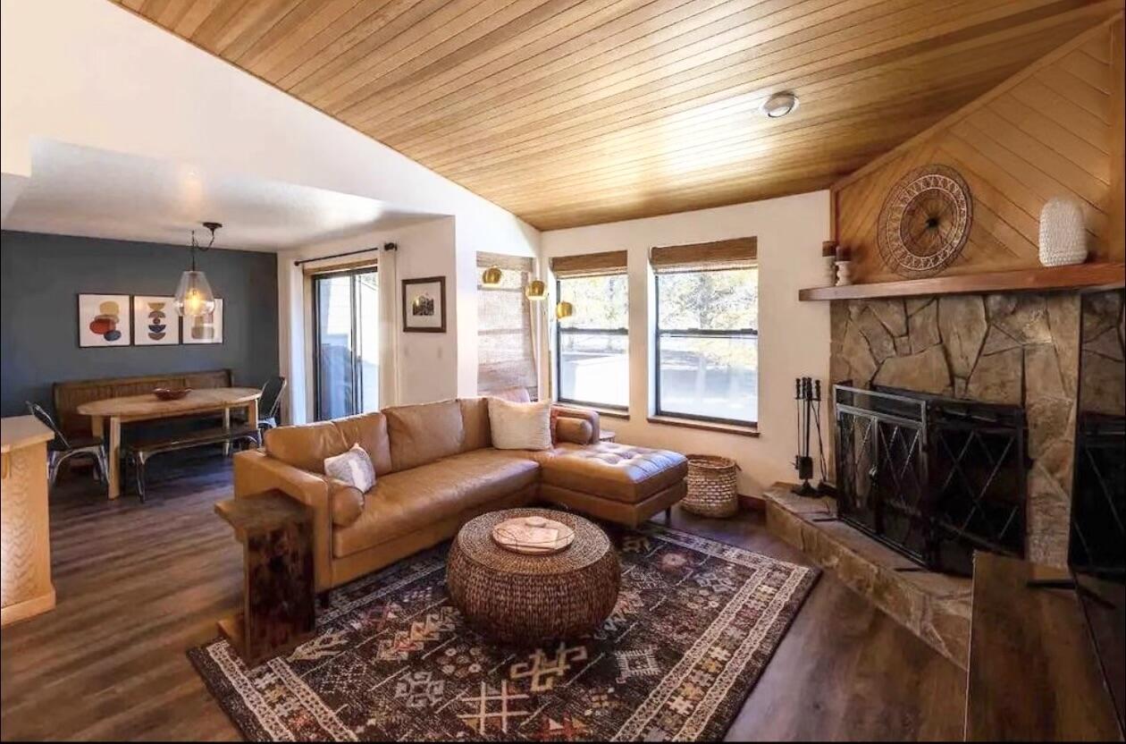 17822 West Core Road, Unit 33 Bend, OR 97707 - Photo 2 of 9 CORE LIVING ROOM LIGHT