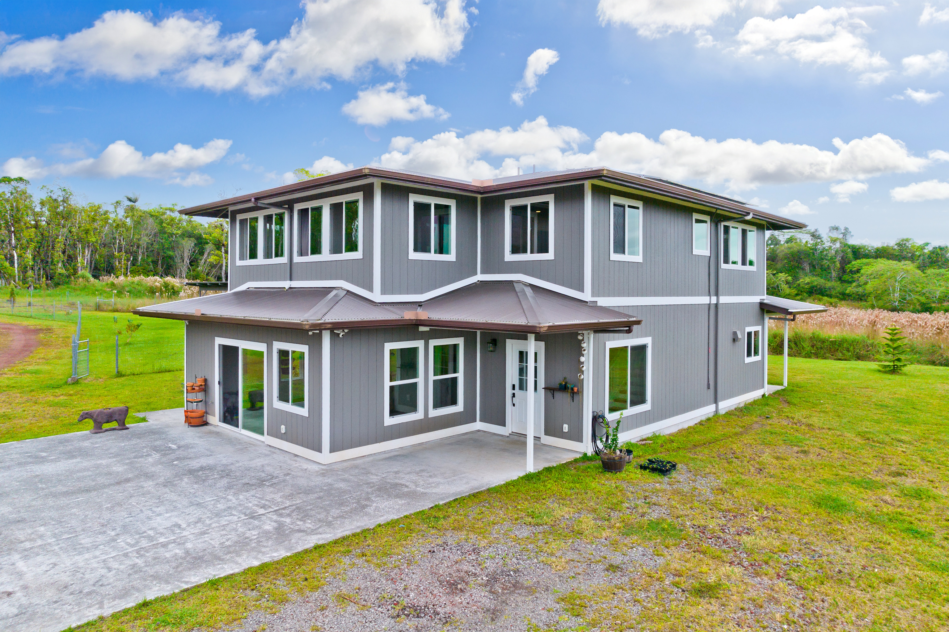 18-7970 North Lauko Road Mountain View, HI 96771 - Photo 2 of 30 a front view of a house with garden