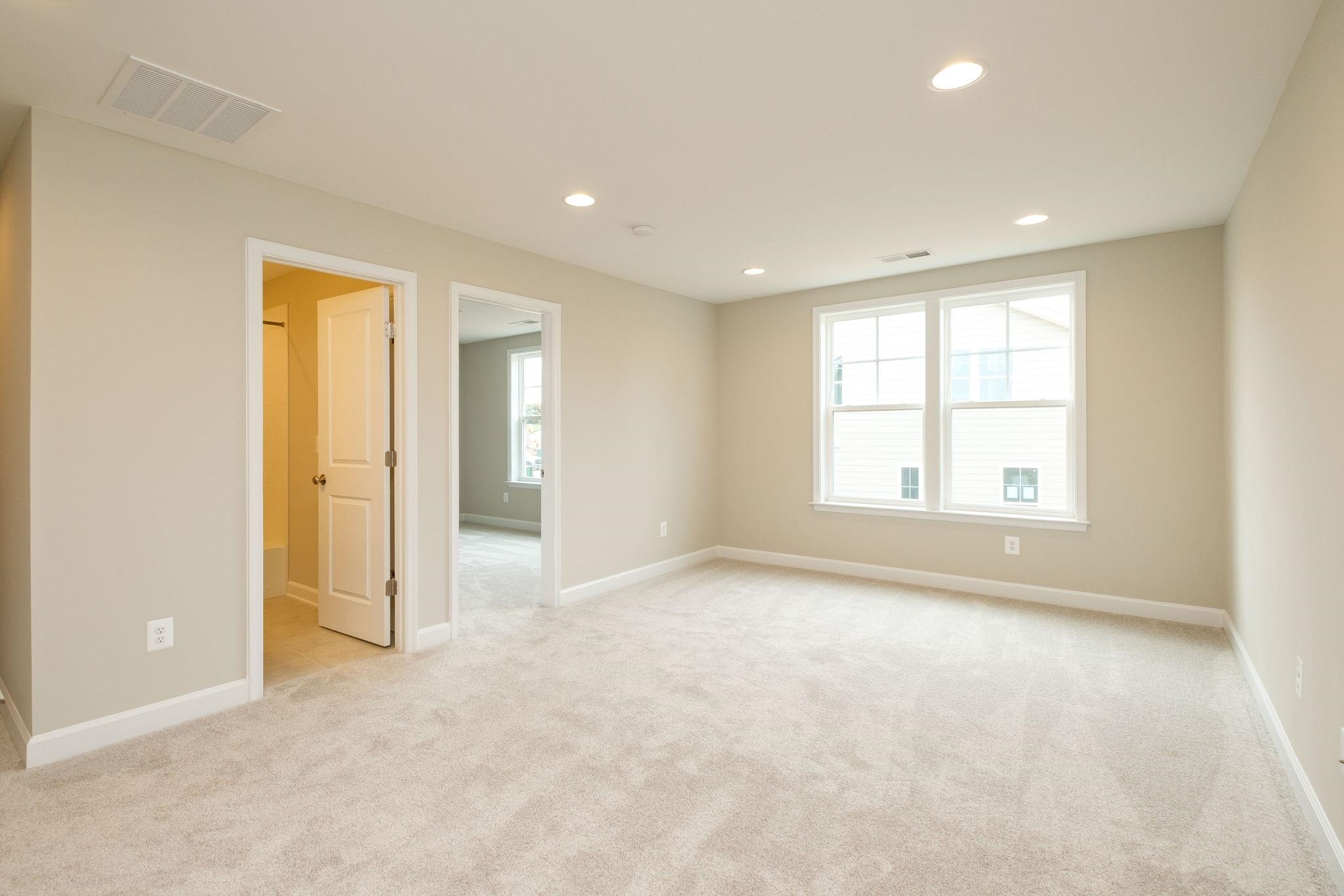 2905 Rutlege Road Harrisonburg, VA 22801 - Photo 20 of 24 an empty room with windows and closet
