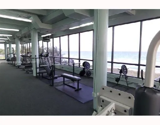 $425,000 | 5401 Collins Avenue, Unit 833, Miami Beach, FL 33140