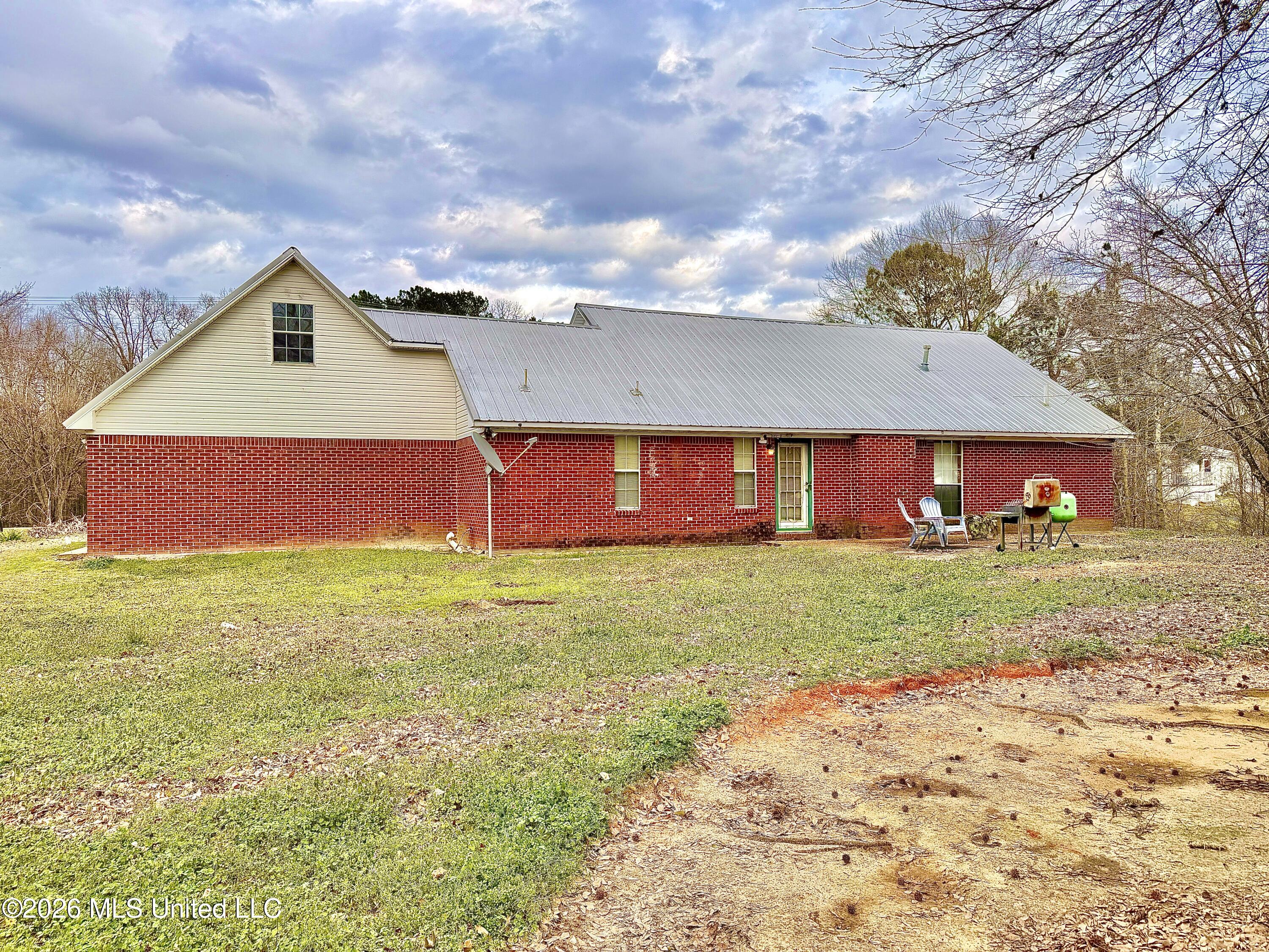 1440 Highway 35 Carthage, MS 39051 - Photo 10 of 36 IMG_1831