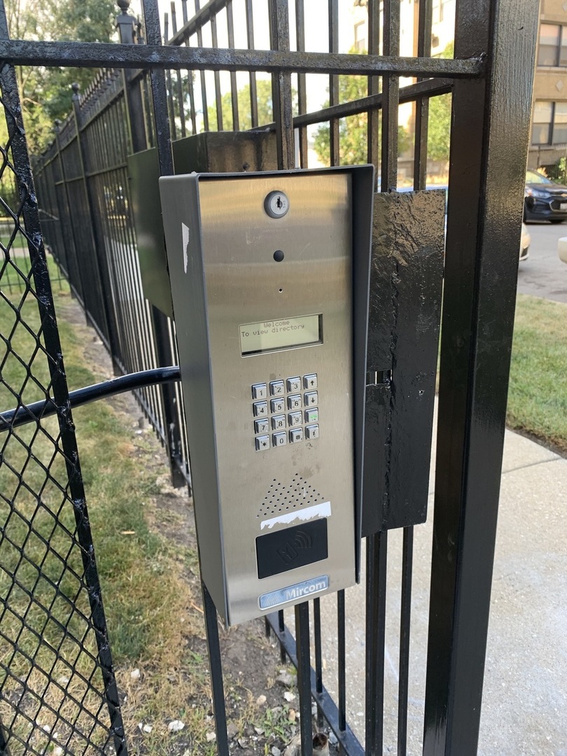 Undisclosed Address Chicago, IL 60637 - Photo 15 of 16 a view of entryway