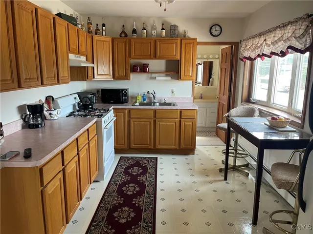 $279,900 | 4976 West Taft Road, Liverpool, NY 13088