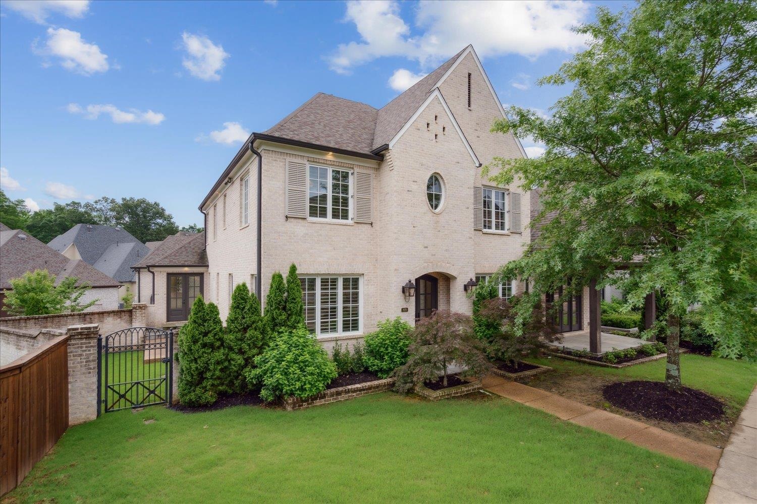 a view of backyard with a garden and plants