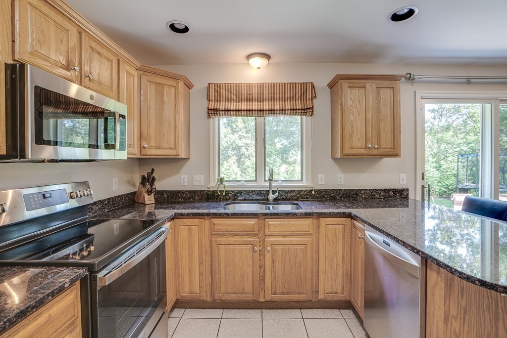 890 Waltham Street Lexington, MA 02421 - Photo 3 of 36 Gallery Image 3