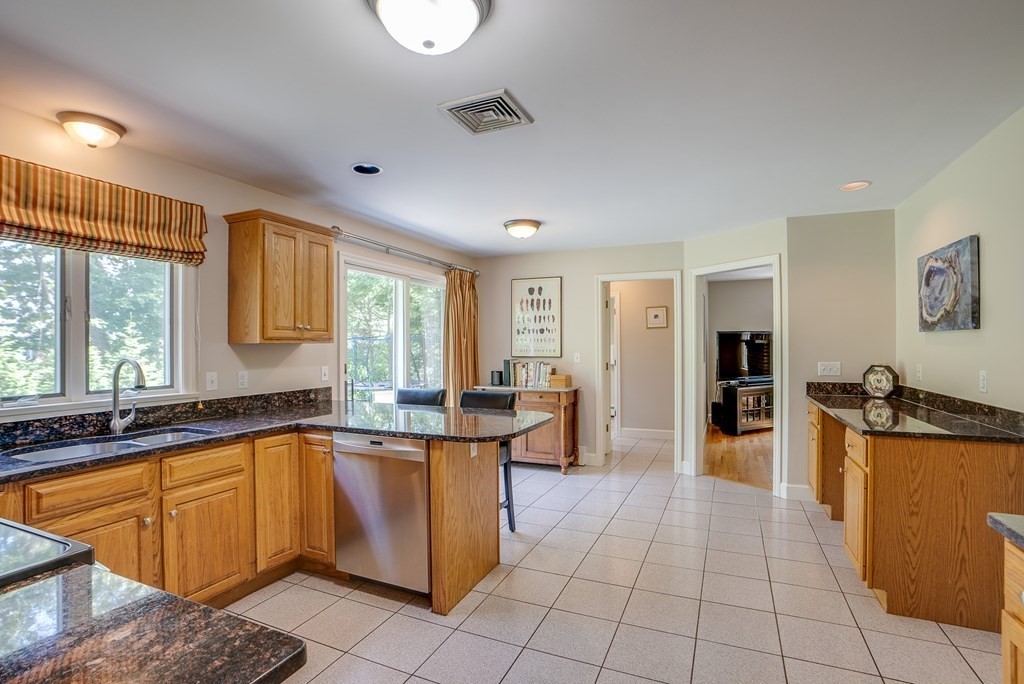 890 Waltham Street Lexington, MA 02421 - Photo 4 of 36 Gallery Image 4