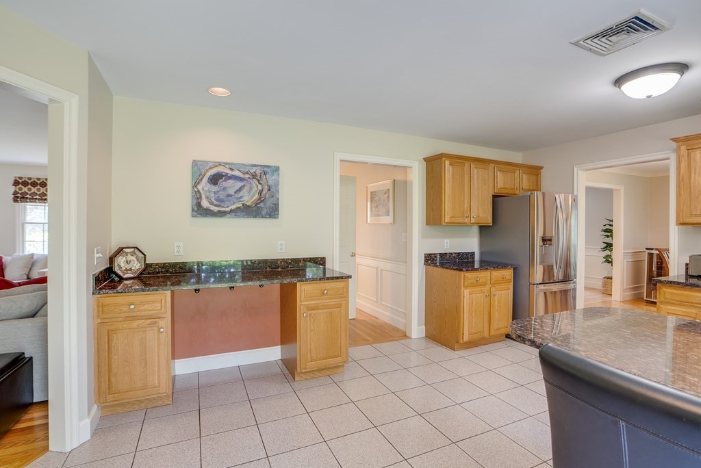 890 Waltham Street Lexington, MA 02421 - Photo 5 of 36 Gallery Image 5