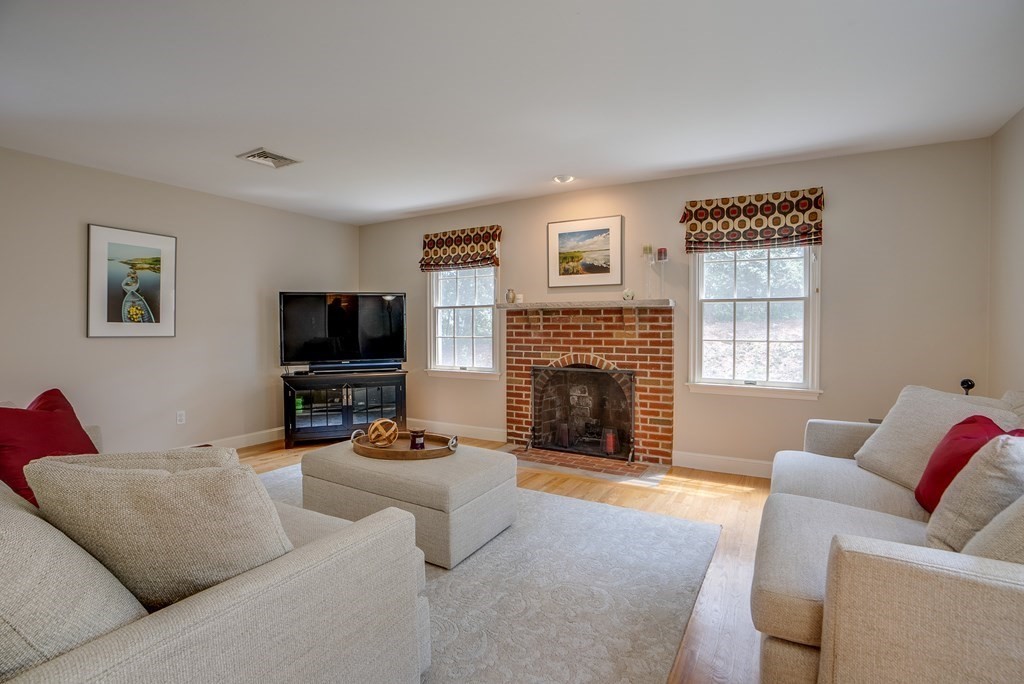 890 Waltham Street Lexington, MA 02421 - Photo 8 of 36 Gallery Image 8