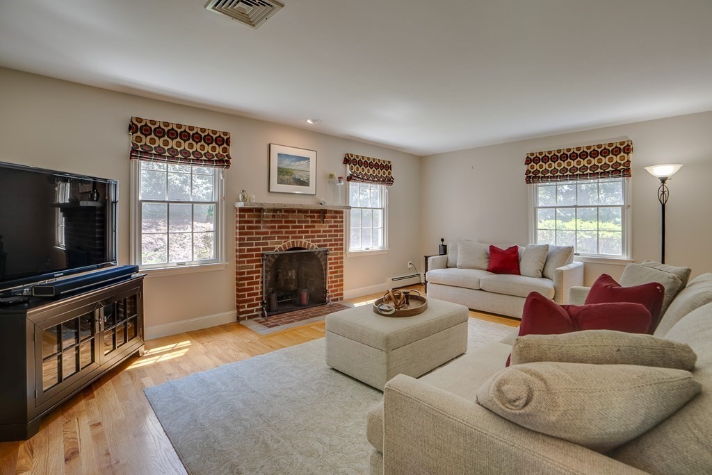 890 Waltham Street Lexington, MA 02421 - Photo 9 of 36 Gallery Image 9
