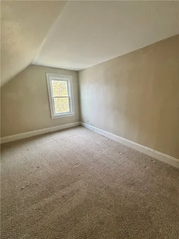 $1,600 | 889 Hope Street, Unit 3, Bristol, RI 02809