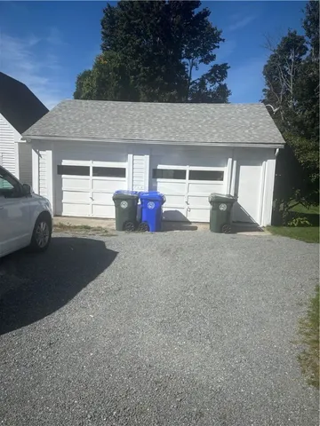 $1,600 | 889 Hope Street, Unit 3, Bristol, RI 02809