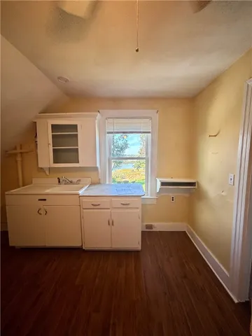 $1,600 | 889 Hope Street, Unit 3, Bristol, RI 02809