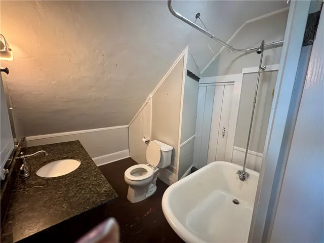 $1,600 | 889 Hope Street, Unit 3, Bristol, RI 02809