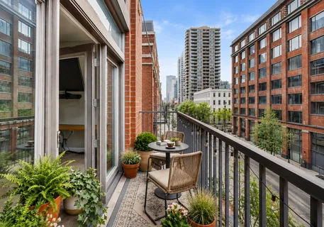 $865,000 | 321 North Jefferson Street, Unit 401, Chicago, IL 60661