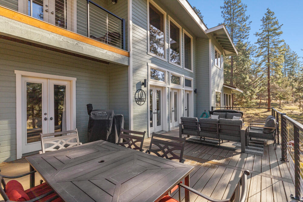11750 Merganser Road Klamath Falls, OR 97601 - Photo 46 of 66 a view of a dinning table and chairs in patio of the house