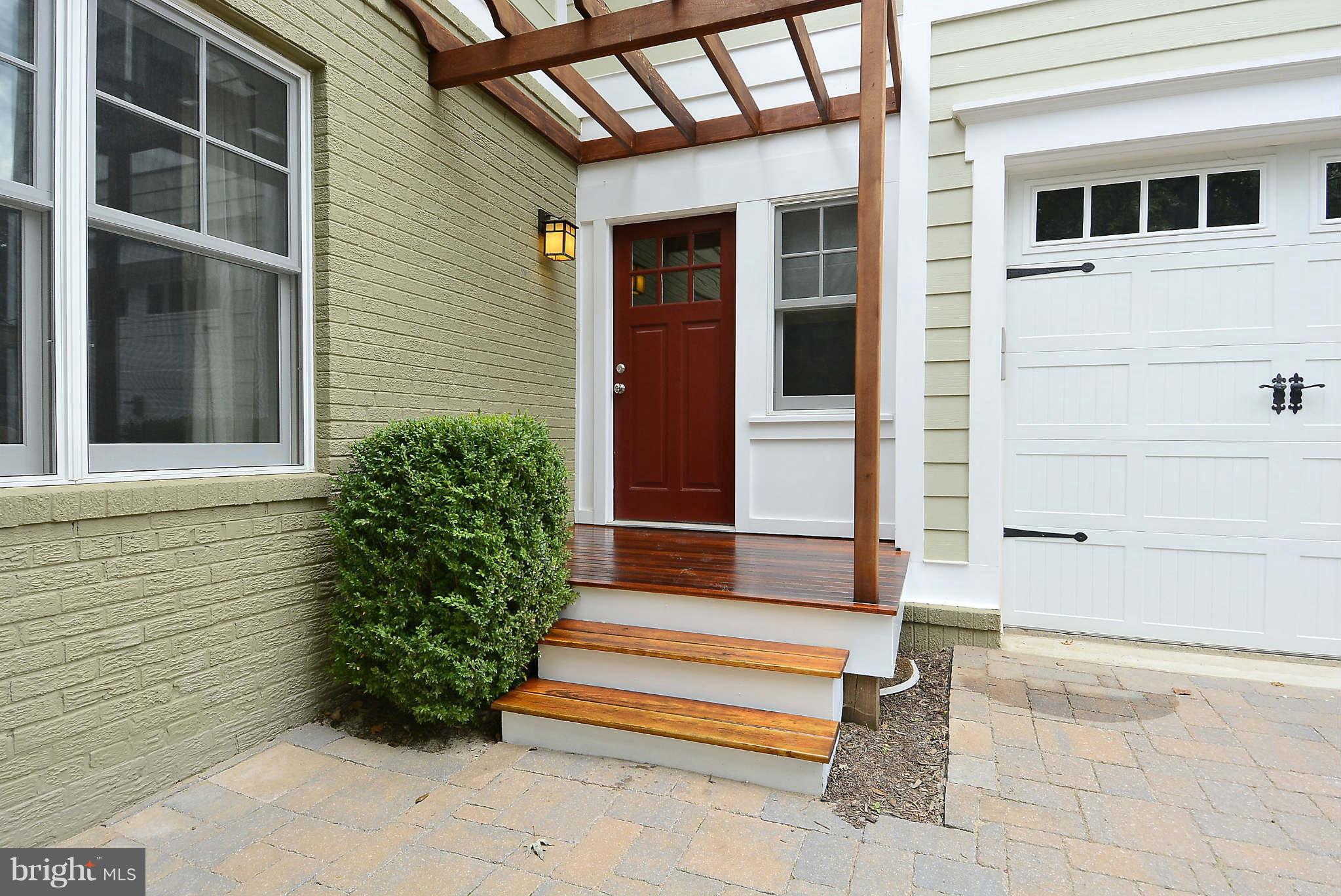 4430 19th Road North Arlington, VA 22207 - Photo 29 of 30 Front Side Entry to Mud Room