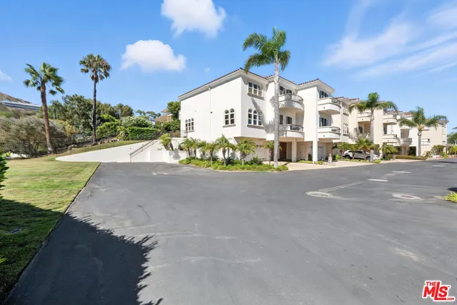 a view of building with outdoor space