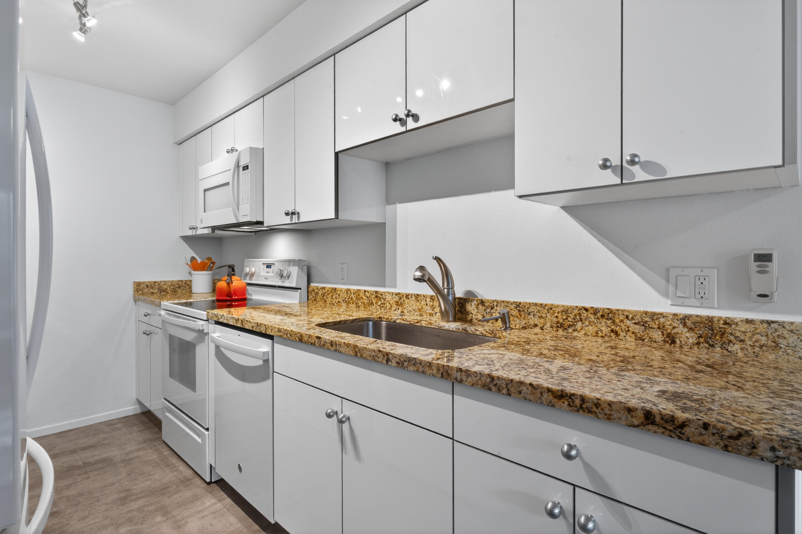 1150 East Amado Road, Unit 8C2 Palm Springs, CA 92262 - Photo 11 of 29 23-print-_DSC2731