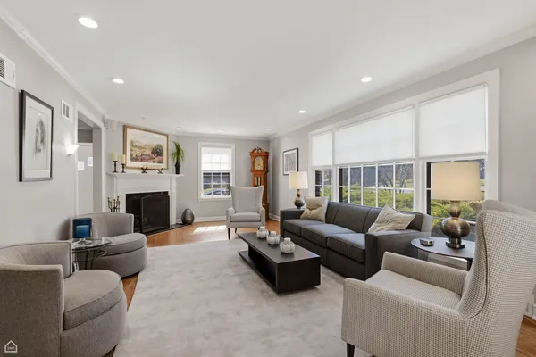 $995,000 | 5901 North Newark Avenue, Chicago, IL 60631