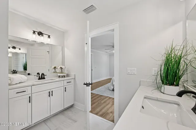 a view of empty room with wooden floor and ceiling fan