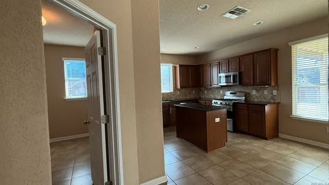 $2,700 | 13003 Essen Forest, Helotes, TX 78023