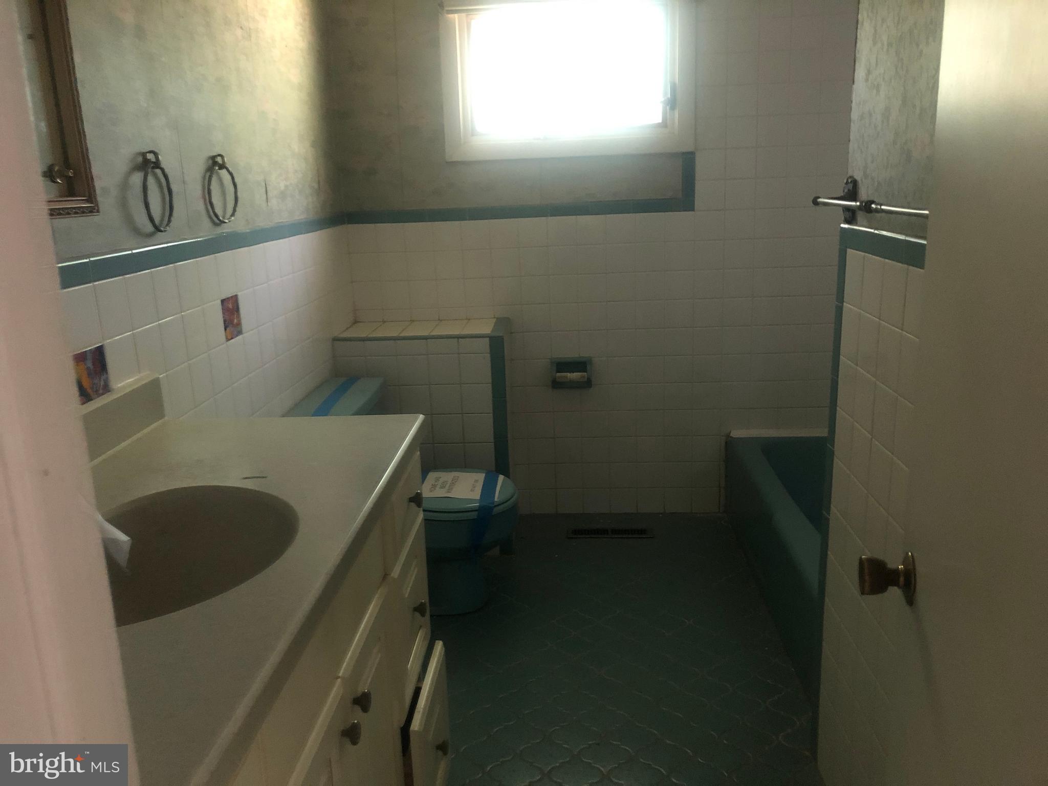 5767 Ridgeview Drive Doylestown, PA 18902 - Photo 20 of 30 2nd Bathroom