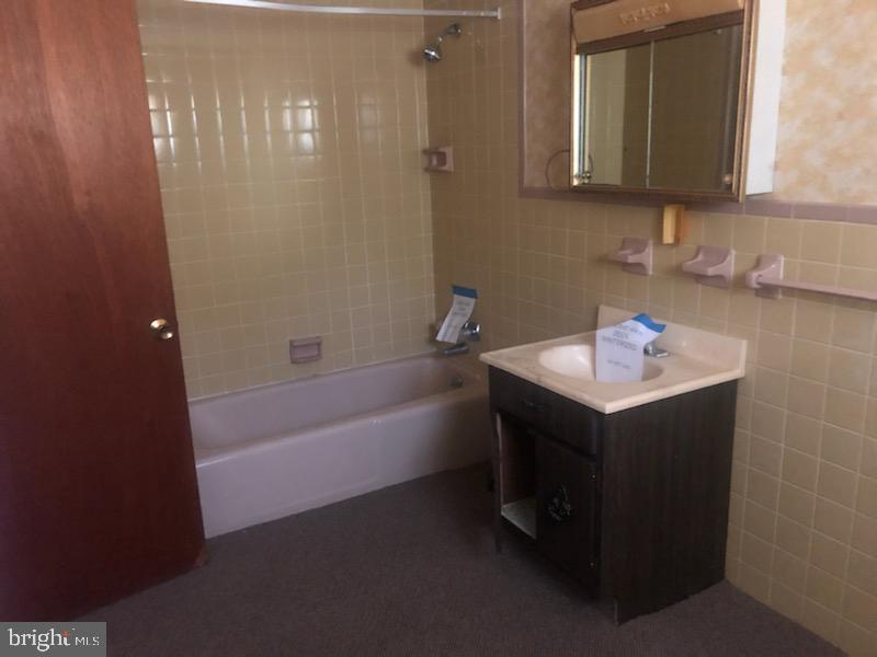 5767 Ridgeview Drive Doylestown, PA 18902 - Photo 24 of 30 Bathroom #3