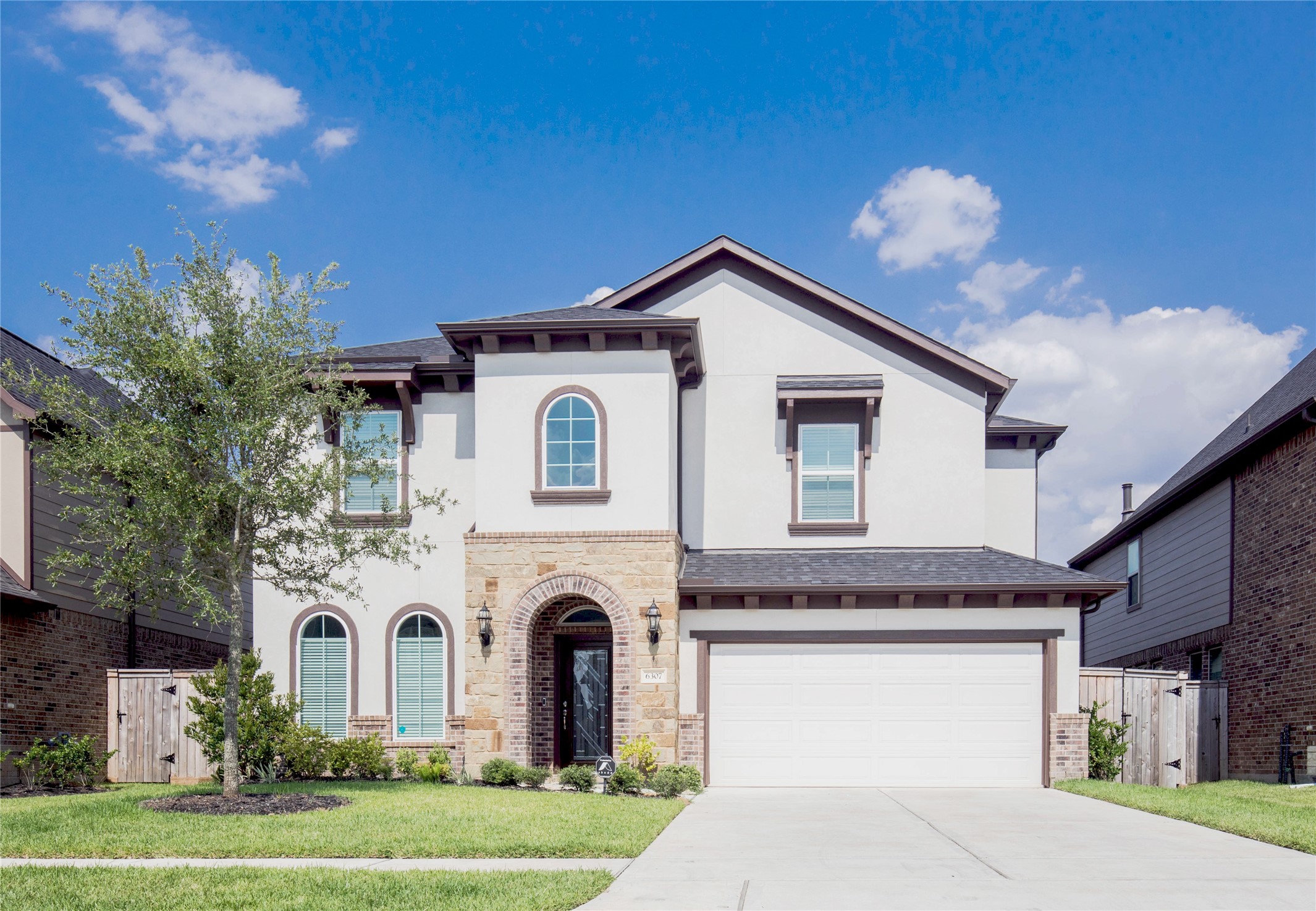 Beautiful 2 story home with 4 bedroom and 3.5 bath is zoned to exemplary Katy ISD schools.