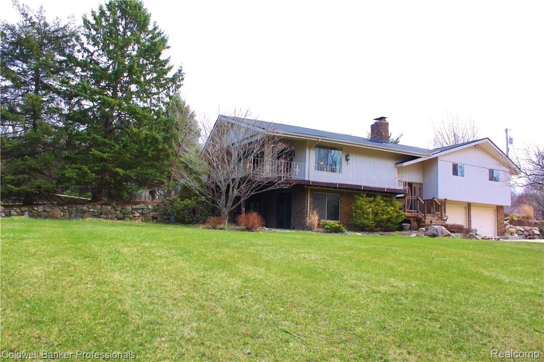 10090 Hadley Road Clarkston, MI 48348 - Photo 1 of 45 front of home 1.JPG
