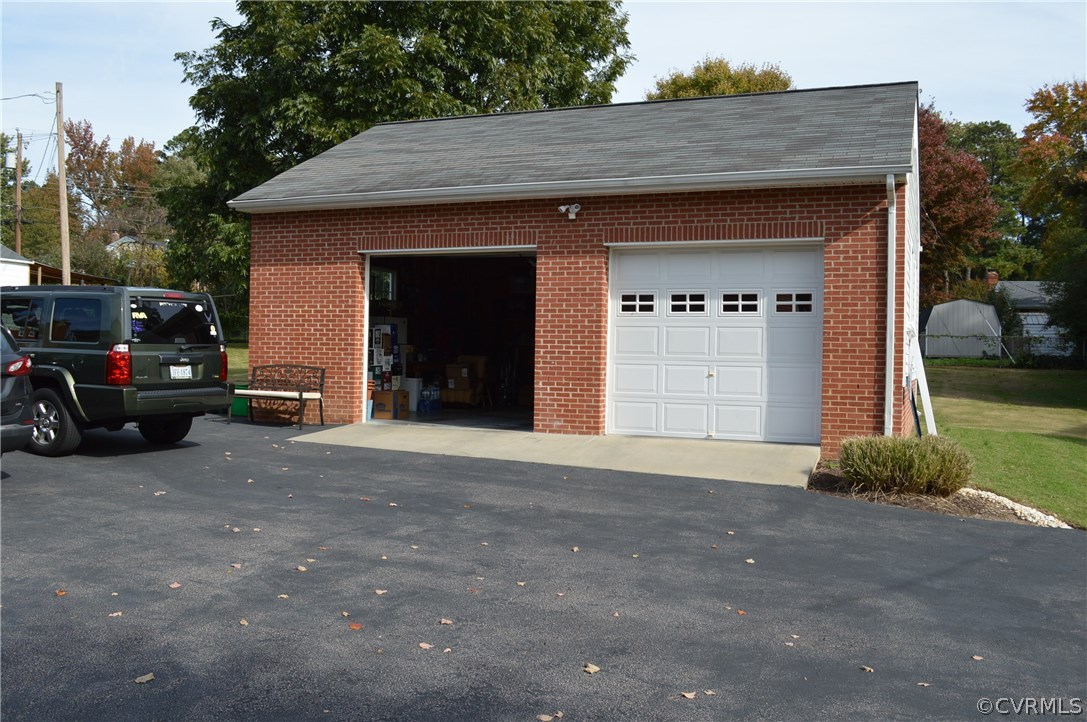 2803 Skipwith Road Henrico, VA 23294 - Photo 3 of 44 Gallery Image 3