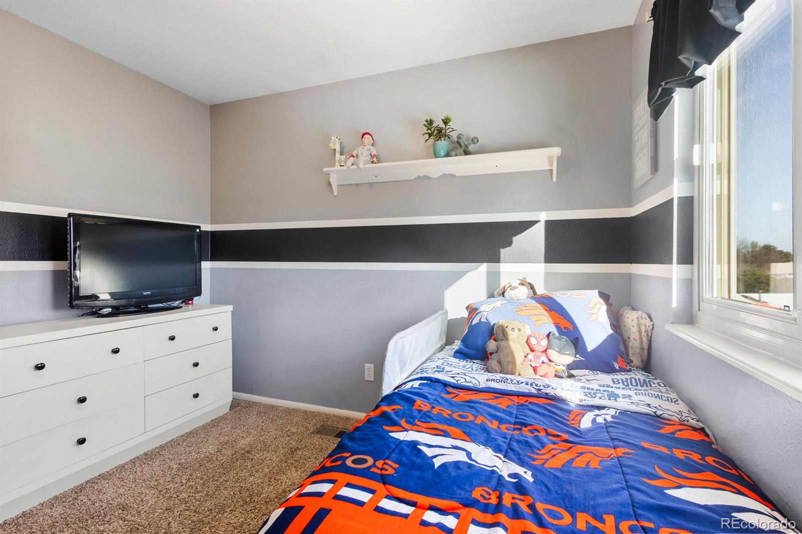 4262 South Quintero Way Aurora, CO 80013 - Photo 18 of 36 a bedroom with a bed and window