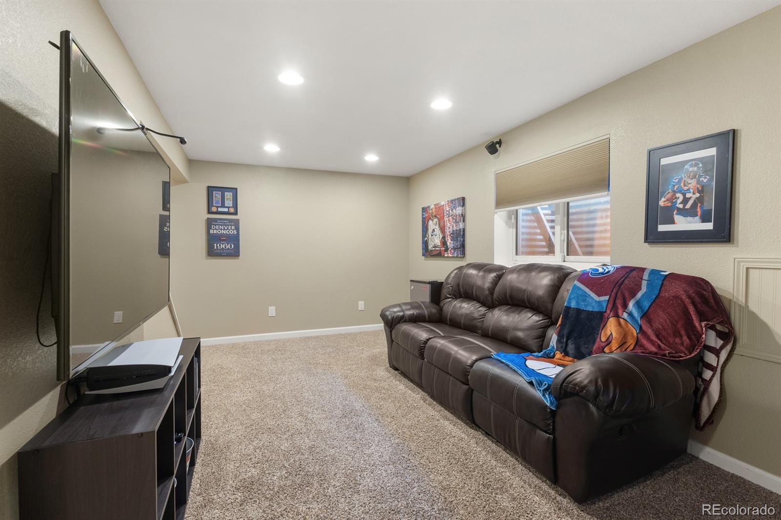 4262 South Quintero Way Aurora, CO 80013 - Photo 20 of 36 a living room with furniture