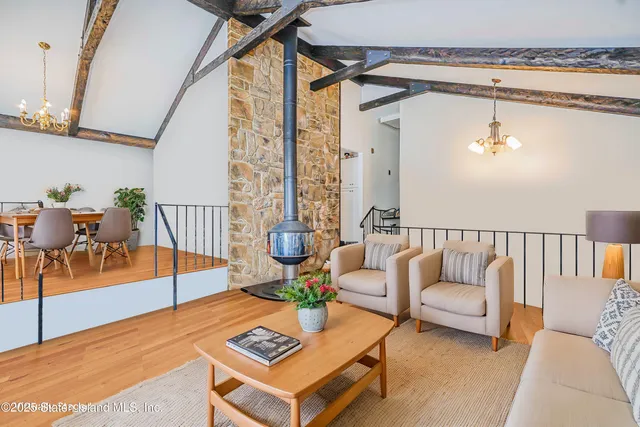 $949,000 | 987 Hylan Boulevard | Grasmere